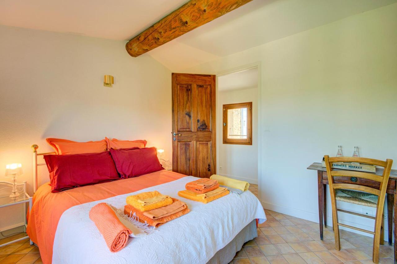 Les Chambres Du Perussier Кюкюрон Экстерьер фото